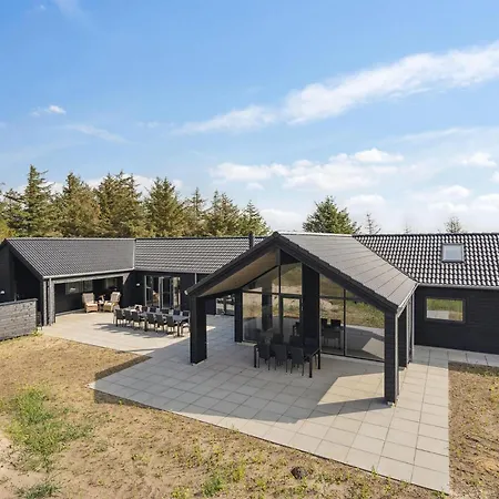 Pet Friendly In Hvide Sande With Kitchen Holiday home Bjerregard
